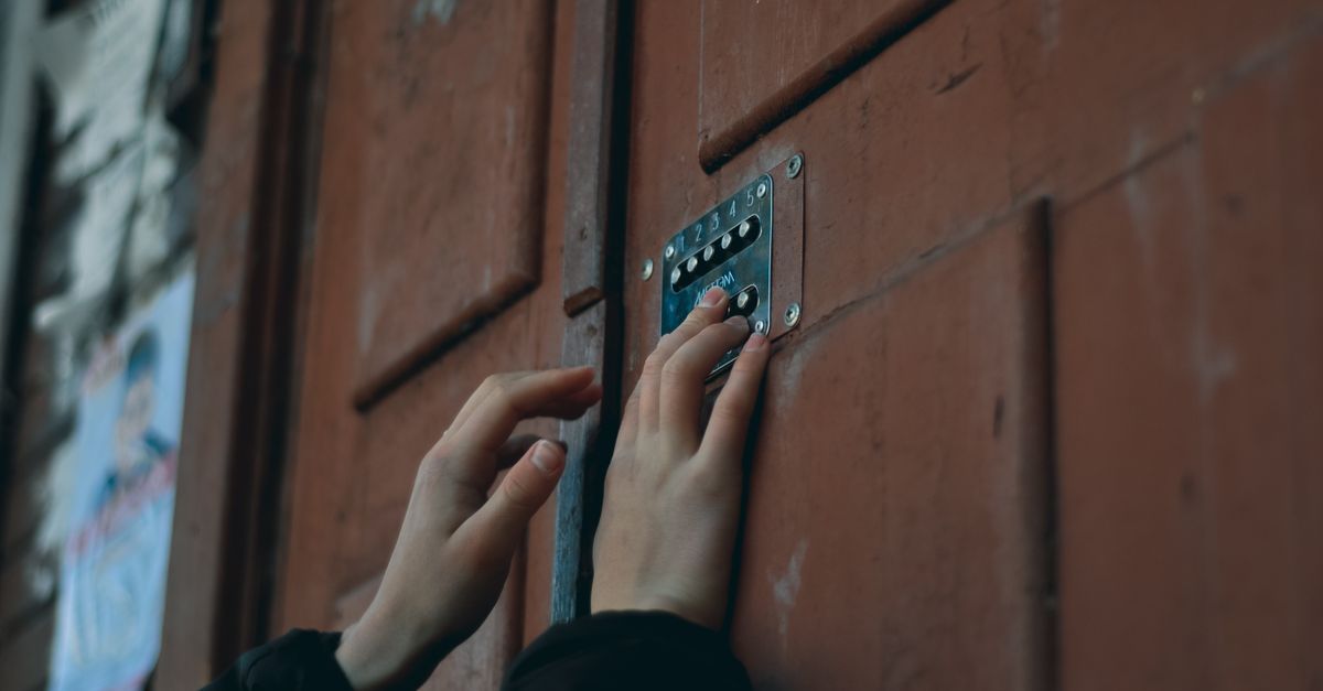 door lock repair home — Maplewood Locksmith